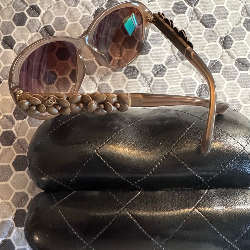 Authentic Chanel brown sunglasses - Picture 9 of 9